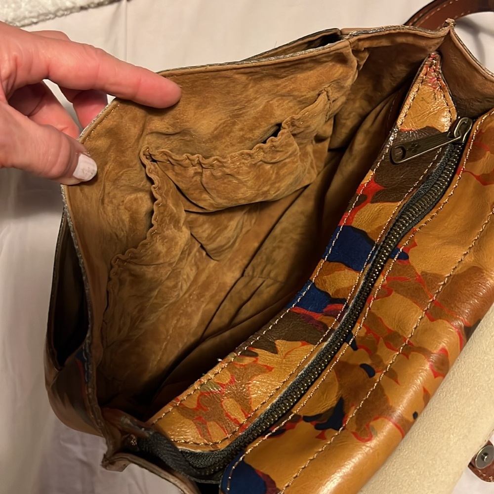 Patricia Nash London Crossbody - Picture 4 of 6